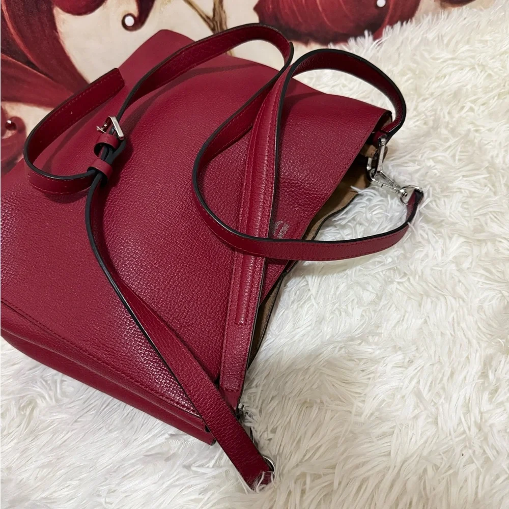 MCM Red Pebbled Leather Top-Handle Shoulder Bag🔥🔥